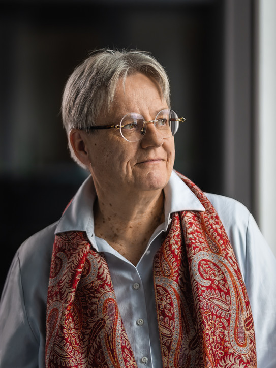 Portrait Prof. Dr. Barbara Welzel Portrait im Halbprofil