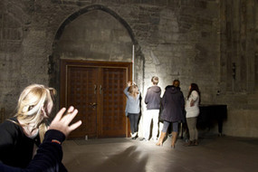 TeilnehmerInnen im Innenraum von St. Reinoldi