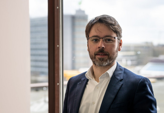 Dr. Niklas Gliesmann Dr. Niklas Gliesmann