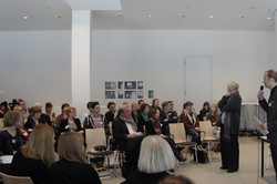 Bild des Workshops (Redner und Publikum)