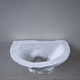Fotografie des Werks von Christine Moldrickx Sink, 2015 Glasierte Keramik, Metallhalterung 20 × 52 × 37 cm