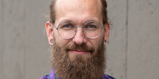 Portrait of Dr. Thorsten Schneider