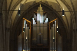 TeilnehmerInnen im Innenraum von St. Reinoldi