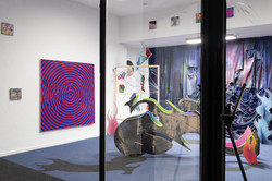 Aufnahme des Schaufensters der Ausstellung ONEROOMSHOW