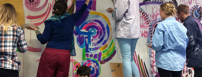 Arbeitsprozess im Malerei-Atelier